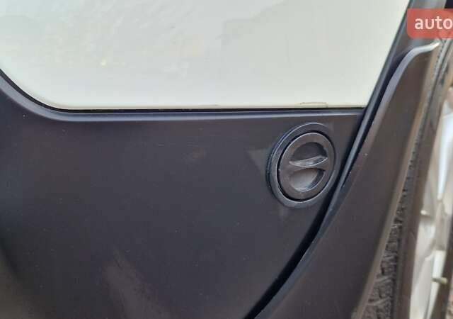 Белый Ниссан Кашкай, объемом двигателя 2 л и пробегом 115 тыс. км за 9900 $, фото 23 на Automoto.ua