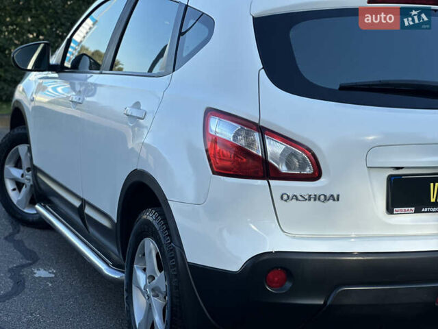 Белый Ниссан Кашкай, объемом двигателя 2 л и пробегом 152 тыс. км за 11400 $, фото 16 на Automoto.ua