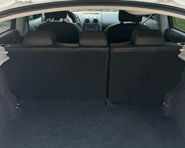 Белый Ниссан Кашкай, объемом двигателя 1.5 л и пробегом 234 тыс. км за 10500 $, фото 15 на Automoto.ua