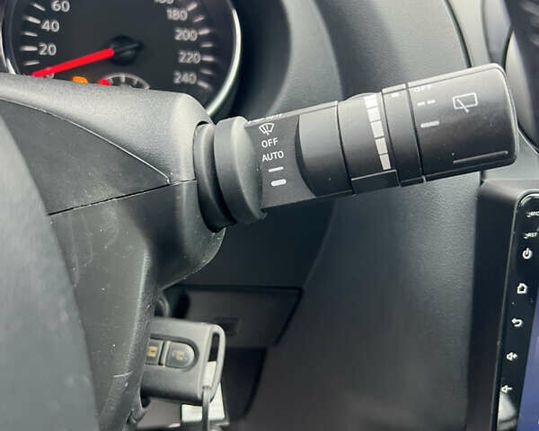 Белый Ниссан Кашкай, объемом двигателя 1.6 л и пробегом 170 тыс. км за 10555 $, фото 28 на Automoto.ua