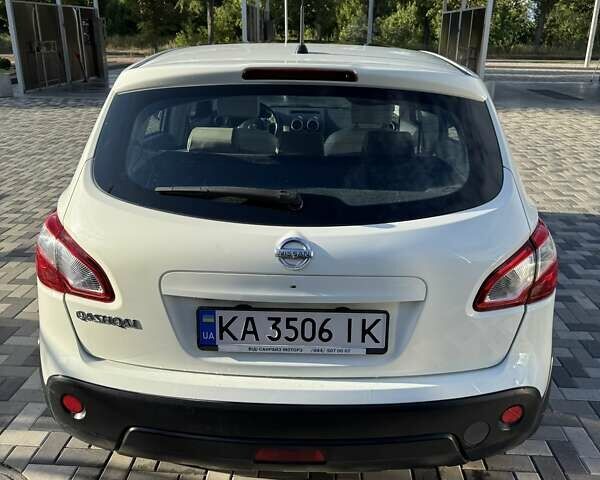 Білий Ніссан Кашкай, об'ємом двигуна 2 л та пробігом 161 тис. км за 10950 $, фото 4 на Automoto.ua