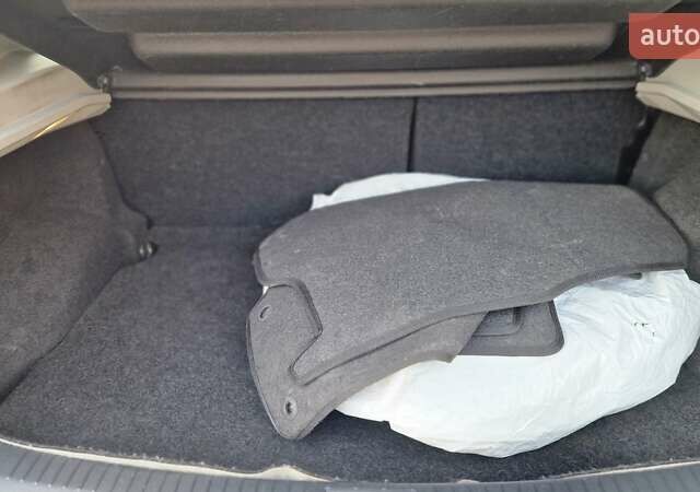 Білий Ніссан Кашкай, об'ємом двигуна 2 л та пробігом 115 тис. км за 9900 $, фото 16 на Automoto.ua