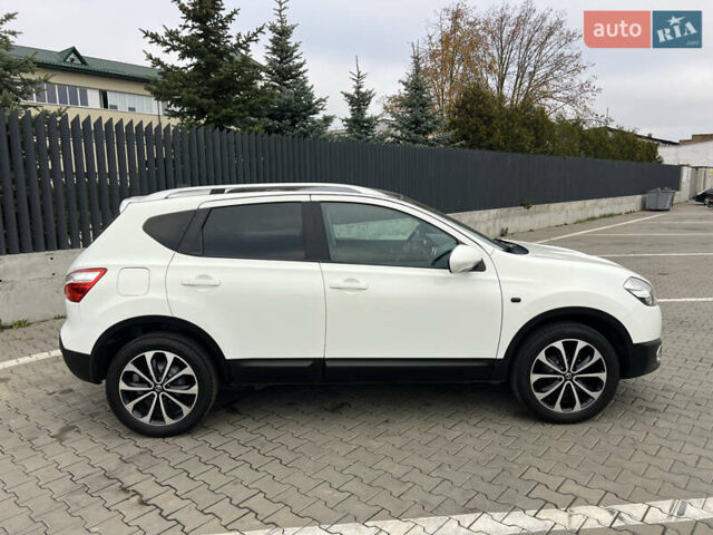 Белый Ниссан Кашкай, объемом двигателя 1.6 л и пробегом 170 тыс. км за 10555 $, фото 7 на Automoto.ua