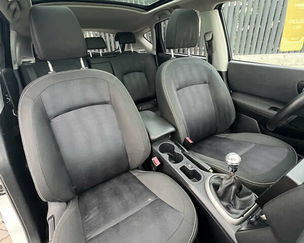 Белый Ниссан Кашкай, объемом двигателя 1.6 л и пробегом 170 тыс. км за 10555 $, фото 37 на Automoto.ua