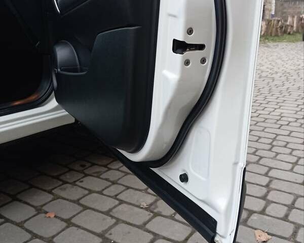 Белый Ниссан Кашкай, объемом двигателя 2 л и пробегом 231 тыс. км за 11650 $, фото 48 на Automoto.ua