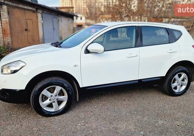 Белый Ниссан Кашкай, объемом двигателя 2 л и пробегом 115 тыс. км за 9900 $, фото 6 на Automoto.ua