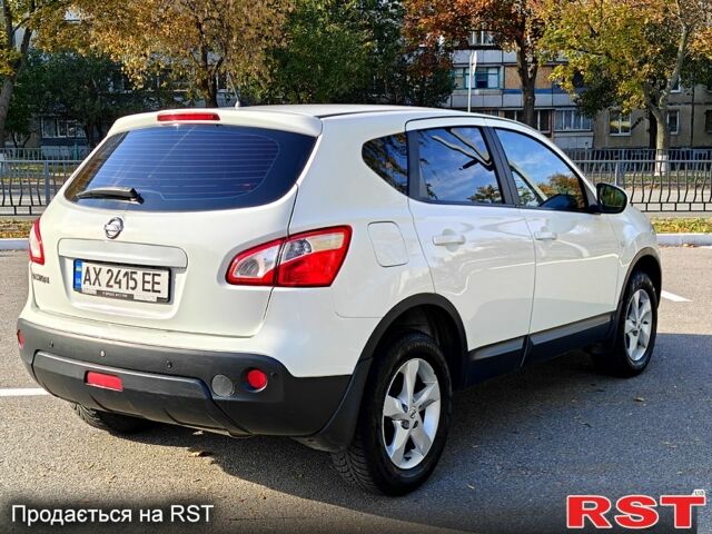 Белый Ниссан Кашкай, объемом двигателя 1.6 л и пробегом 200 тыс. км за 8888 $, фото 3 на Automoto.ua