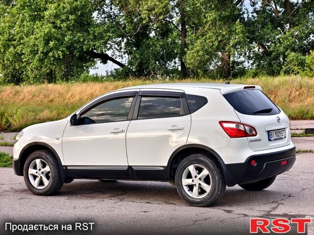 Белый Ниссан Кашкай, объемом двигателя 1.6 л и пробегом 157 тыс. км за 10600 $, фото 2 на Automoto.ua
