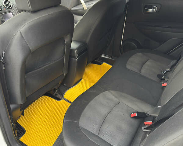 Білий Ніссан Кашкай, об'ємом двигуна 2 л та пробігом 147 тис. км за 12300 $, фото 14 на Automoto.ua