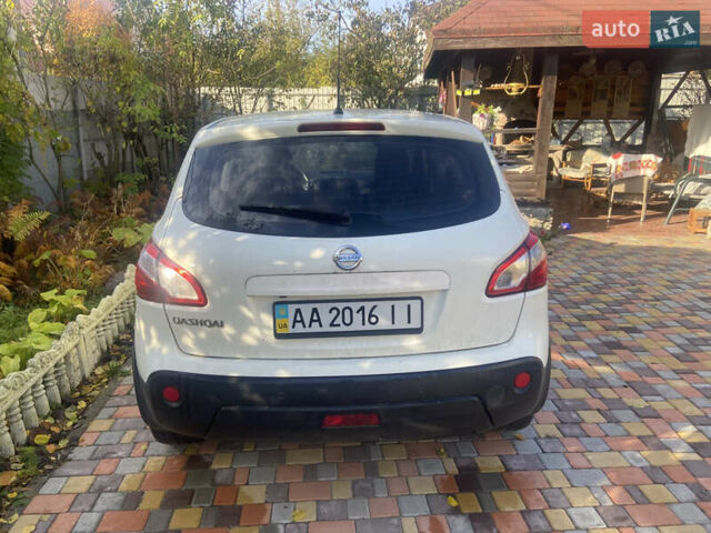 Ніссан Кашкай 2011 у Києві на Automoto.ua Білий Ніссан Кашкай, об'ємом двигуна 0 л та пробігом 210 тис. км за 9200 $, фото 11 на Automoto.ua