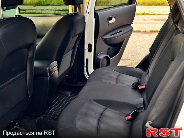 Белый Ниссан Кашкай, объемом двигателя 1.6 л и пробегом 157 тыс. км за 10600 $, фото 8 на Automoto.ua