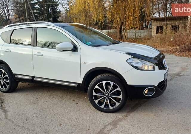 Белый Ниссан Кашкай, объемом двигателя 1.6 л и пробегом 227 тыс. км за 10800 $, фото 4 на Automoto.ua