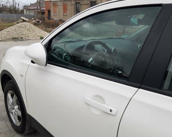 Білий Ніссан Кашкай, об'ємом двигуна 1.6 л та пробігом 219 тис. км за 10300 $, фото 2 на Automoto.ua