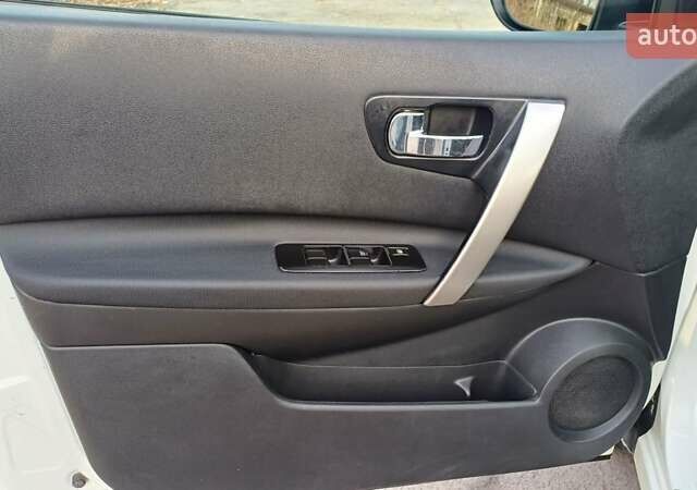 Белый Ниссан Кашкай, объемом двигателя 1.6 л и пробегом 227 тыс. км за 10800 $, фото 22 на Automoto.ua