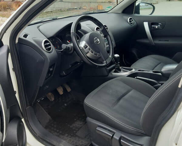 Білий Ніссан Кашкай, об'ємом двигуна 1.6 л та пробігом 219 тис. км за 10300 $, фото 11 на Automoto.ua