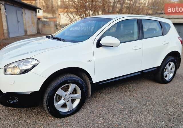 Білий Ніссан Кашкай, об'ємом двигуна 2 л та пробігом 115 тис. км за 9900 $, фото 36 на Automoto.ua