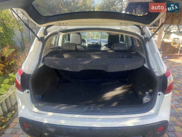 Ніссан Кашкай 2011 у Києві на Automoto.ua Білий Ніссан Кашкай, об'ємом двигуна 0 л та пробігом 210 тис. км за 9200 $, фото 5 на Automoto.ua