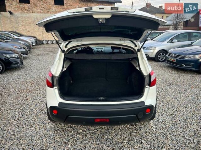 Белый Ниссан Кашкай, объемом двигателя 1.5 л и пробегом 178 тыс. км за 10299 $, фото 10 на Automoto.ua