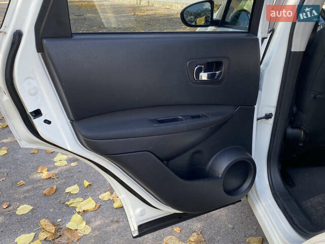 Білий Ніссан Кашкай, об'ємом двигуна 1.5 л та пробігом 194 тис. км за 9500 $, фото 17 на Automoto.ua