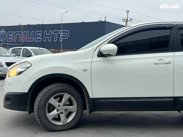 Белый Ниссан Кашкай, объемом двигателя 2 л и пробегом 128 тыс. км за 12490 $, фото 3 на Automoto.ua