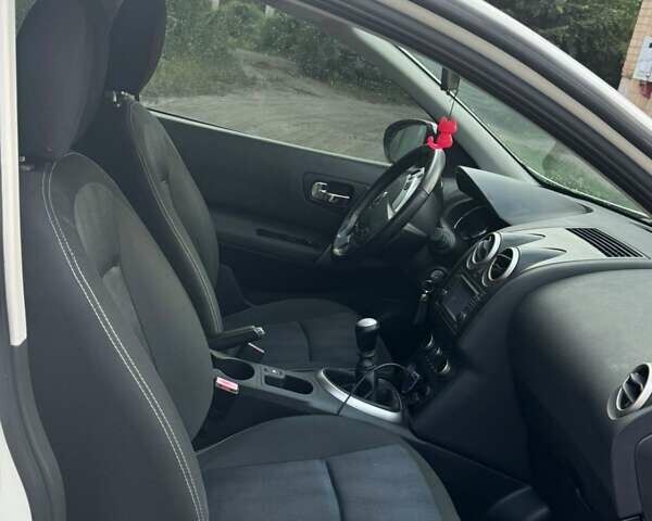 Белый Ниссан Кашкай, объемом двигателя 1.5 л и пробегом 234 тыс. км за 10500 $, фото 33 на Automoto.ua