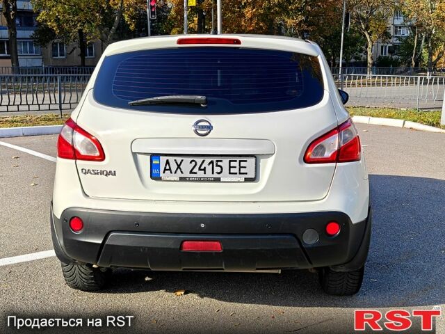 Белый Ниссан Кашкай, объемом двигателя 1.6 л и пробегом 200 тыс. км за 8888 $, фото 2 на Automoto.ua