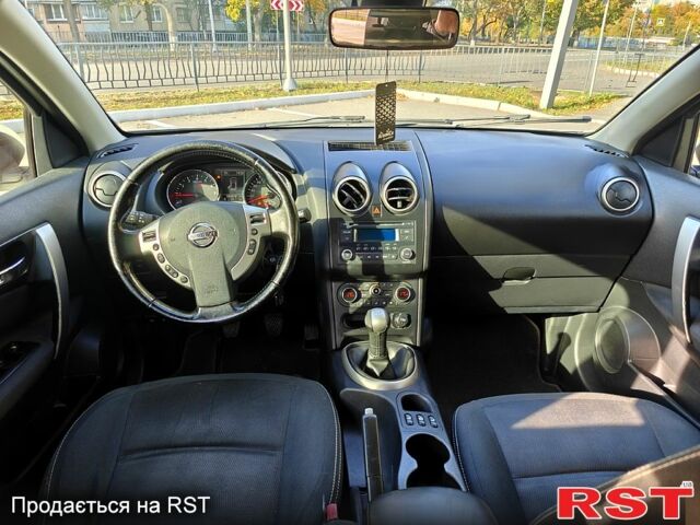 Белый Ниссан Кашкай, объемом двигателя 1.6 л и пробегом 200 тыс. км за 8888 $, фото 6 на Automoto.ua