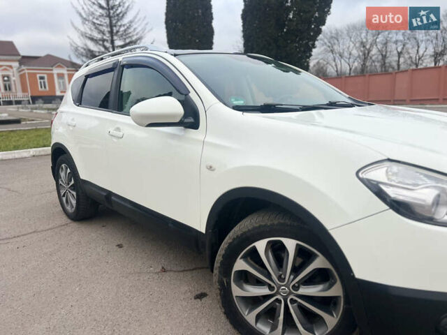 Белый Ниссан Кашкай, объемом двигателя 2 л и пробегом 190 тыс. км за 12000 $, фото 12 на Automoto.ua