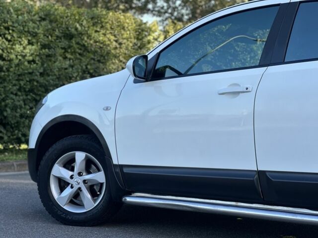 Белый Ниссан Кашкай, объемом двигателя 2 л и пробегом 152 тыс. км за 10600 $, фото 6 на Automoto.ua