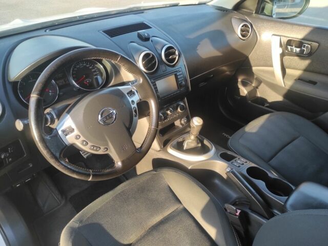 Белый Ниссан Кашкай, объемом двигателя 1.5 л и пробегом 245 тыс. км за 10450 $, фото 4 на Automoto.ua