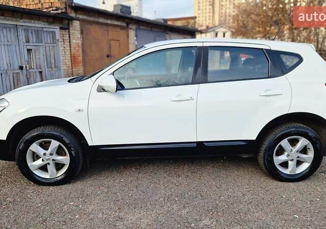 Білий Ніссан Кашкай, об'ємом двигуна 2 л та пробігом 115 тис. км за 9900 $, фото 3 на Automoto.ua