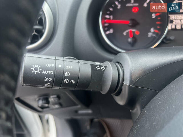 Белый Ниссан Кашкай, объемом двигателя 2 л и пробегом 190 тыс. км за 12000 $, фото 31 на Automoto.ua