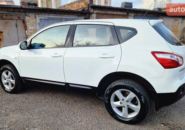 Білий Ніссан Кашкай, об'ємом двигуна 2 л та пробігом 115 тис. км за 9900 $, фото 24 на Automoto.ua