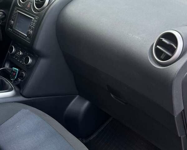 Белый Ниссан Кашкай, объемом двигателя 1.5 л и пробегом 234 тыс. км за 10500 $, фото 29 на Automoto.ua