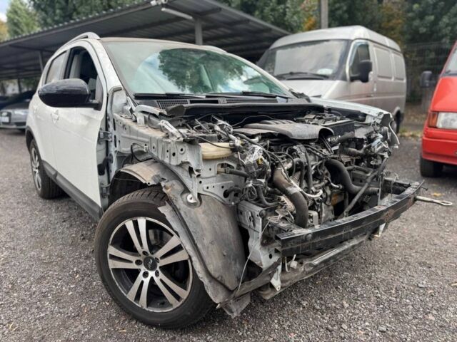 Белый Ниссан Кашкай, объемом двигателя 2 л и пробегом 180 тыс. км за 5999 $, фото 6 на Automoto.ua