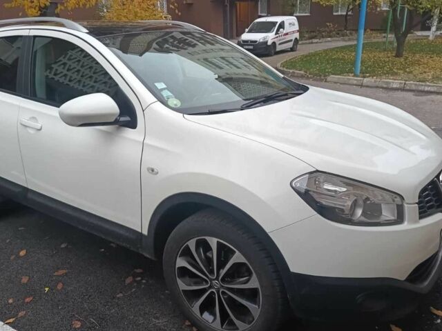 Белый Ниссан Кашкай, объемом двигателя 1.5 л и пробегом 220 тыс. км за 10500 $, фото 6 на Automoto.ua