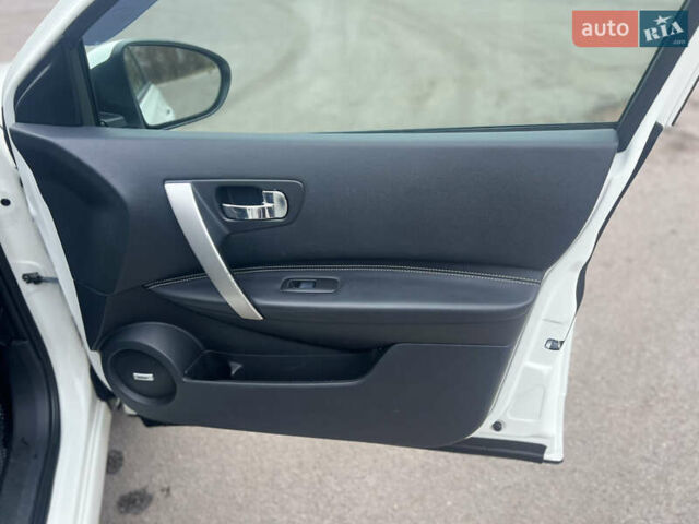 Белый Ниссан Кашкай, объемом двигателя 2 л и пробегом 190 тыс. км за 12000 $, фото 21 на Automoto.ua