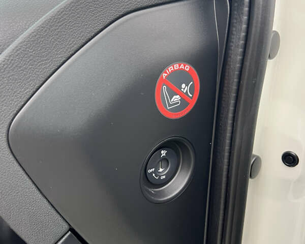 Белый Ниссан Кашкай, объемом двигателя 1.6 л и пробегом 170 тыс. км за 10555 $, фото 38 на Automoto.ua