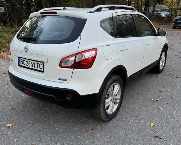 Белый Ниссан Кашкай, объемом двигателя 1.6 л и пробегом 214 тыс. км за 10800 $, фото 3 на Automoto.ua