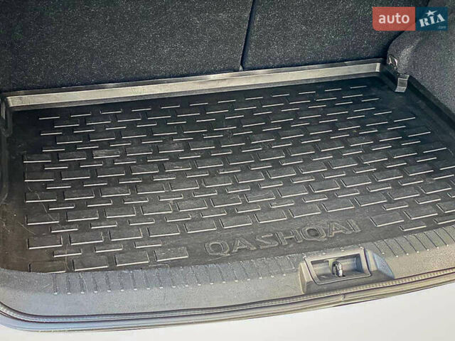 Ниссан Кашкай 2011 в Днепре (Днепропетровске) на Automoto.ua Белый Ниссан Кашкай, объемом двигателя 2 л и пробегом 162 тыс. км за 10300 $, фото 19 на Automoto.ua