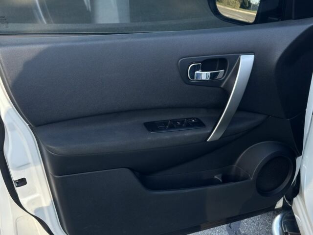 Белый Ниссан Кашкай, объемом двигателя 2 л и пробегом 152 тыс. км за 10600 $, фото 17 на Automoto.ua