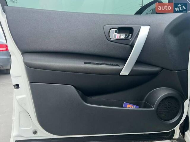 Белый Ниссан Кашкай, объемом двигателя 2 л и пробегом 128 тыс. км за 12490 $, фото 14 на Automoto.ua