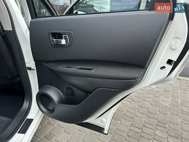 Белый Ниссан Кашкай, объемом двигателя 1.5 л и пробегом 167 тыс. км за 10499 $, фото 23 на Automoto.ua