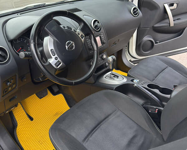 Білий Ніссан Кашкай, об'ємом двигуна 2 л та пробігом 147 тис. км за 12300 $, фото 12 на Automoto.ua