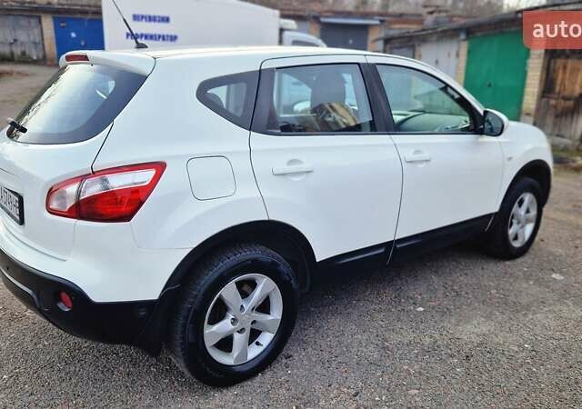 Белый Ниссан Кашкай, объемом двигателя 2 л и пробегом 115 тыс. км за 9900 $, фото 15 на Automoto.ua