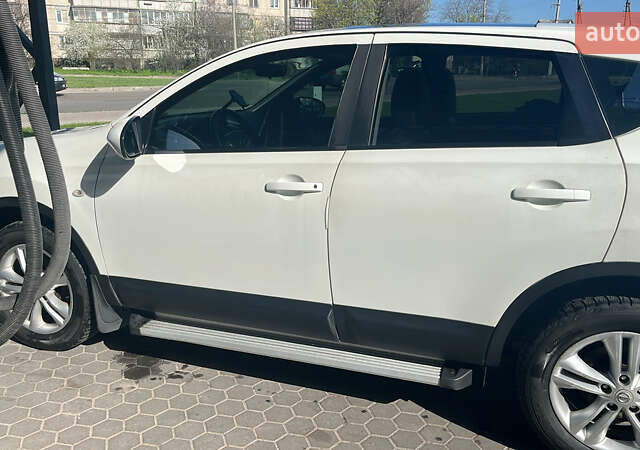 Белый Ниссан Кашкай, объемом двигателя 1.5 л и пробегом 232 тыс. км за 10500 $, фото 1 на Automoto.ua