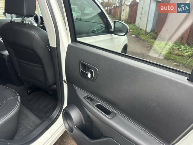 Белый Ниссан Кашкай, объемом двигателя 1.5 л и пробегом 229 тыс. км за 10650 $, фото 12 на Automoto.ua