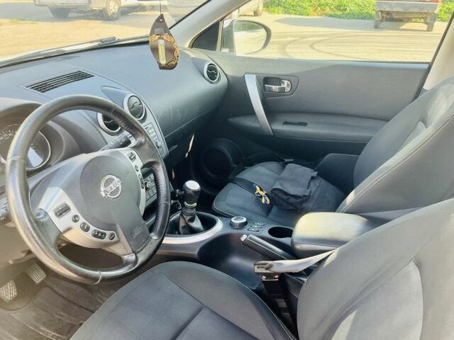 Белый Ниссан Кашкай, объемом двигателя 2 л и пробегом 225 тыс. км за 6500 $, фото 6 на Automoto.ua