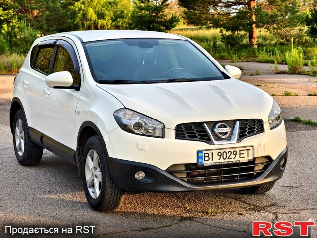 Белый Ниссан Кашкай, объемом двигателя 1.6 л и пробегом 157 тыс. км за 10600 $, фото 6 на Automoto.ua