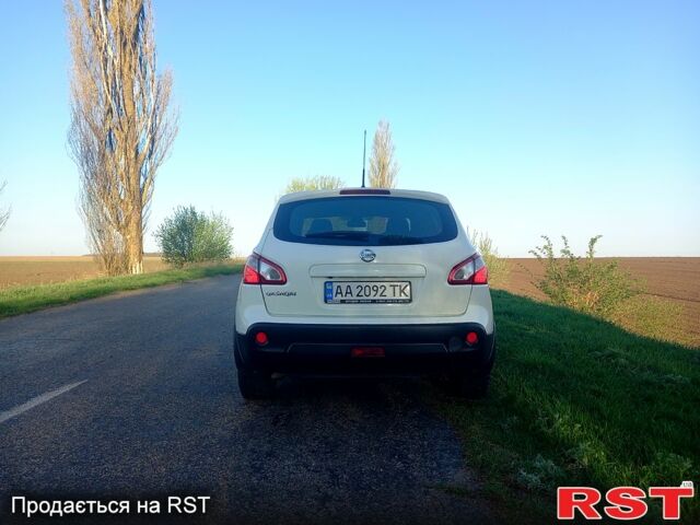 Белый Ниссан Кашкай, объемом двигателя 2 л и пробегом 150 тыс. км за 11900 $, фото 2 на Automoto.ua